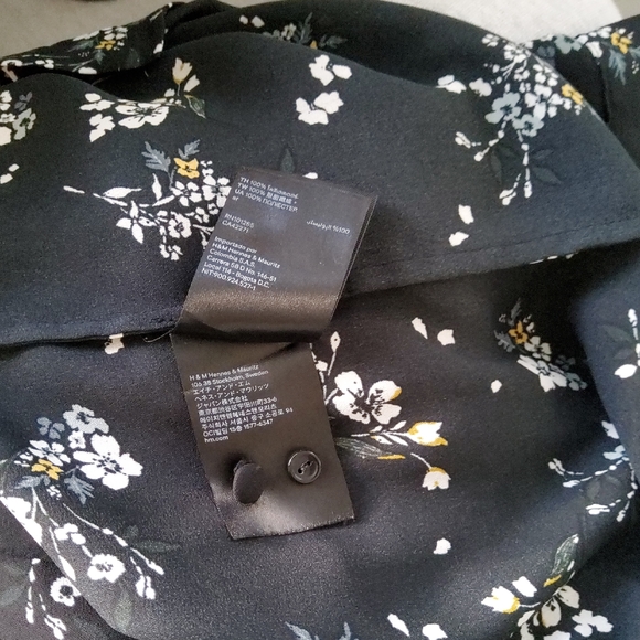 H&M Black Floral Print Blouse - Picture 12 of 12